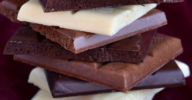 Triplasuklamousse syntyy kolmesta eri suklaasta