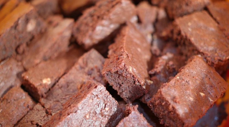 Browniet ovat helppo ja herkullinen gluteeniton jälkiruoka.